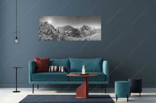 Bergschafe am Sunntiger bei Sonnenaufgang mit Blick zur Speckkar- und Lafatscherspitzen - Neugierige Bergschaferl - Größe ca. 175x70cm, Seitenverhältnis 2,5:1 - Schafe am Suntiger im Karwendel - weitere Infos unter https://www.kriner-weiermann.de