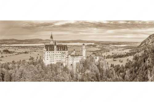 Schloss Neuschwanstein mit Forggensee und Bannwaldsee im Hintergrund - Neuschwanstein im Herbstkleid - Seitenverhältnis 2,5:1 - Schloss Neuschwanstein mit Forggensee - weitere Infos unter https://www.kriner-weiermann.de