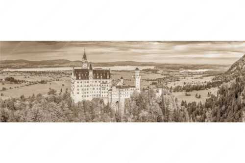 Schloss Neuschwanstein mit Forggensee und Bannwaldsee im Hintergrund - Neuschwanstein im Herbstkleid - Seitenverhältnis 3:1 - Schloss Neuschwanstein mit Forggensee - weitere Infos unter https://www.kriner-weiermann.de