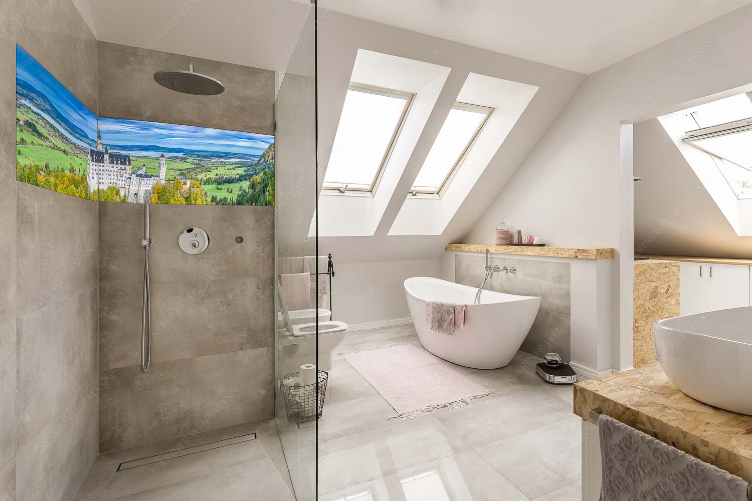 Neuschwanstein im Herbstkleid – Größe ca. 240x60cm, Seitenverhältnis 4:1 — Schloss Neuschwanstein mit Forggensee Schloss Neuschwanstein mit Forggensee und Bannwaldsee im Hintergrund - Neuschwanstein im Herbstkleid - Größe ca. 240x60cm, Seitenverhältnis 4:1 - Schloss Neuschwanstein mit Forggensee - weitere Infos unter https://www.kriner-weiermann.de