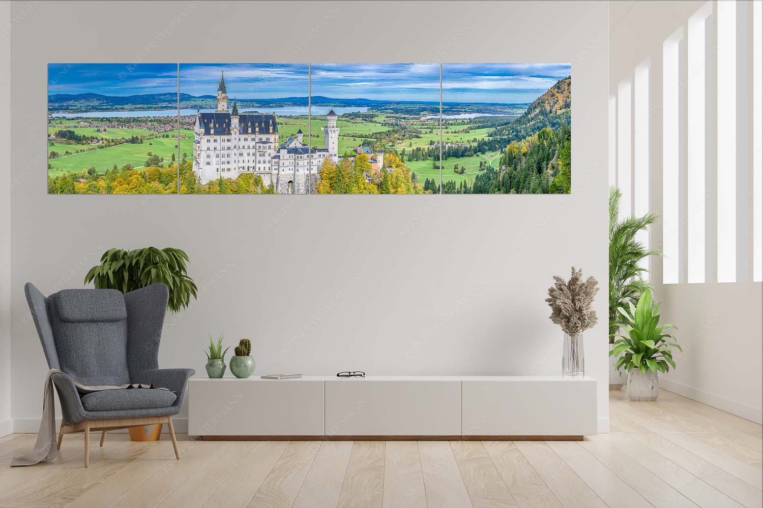 Neuschwanstein im Herbstkleid – 4er Split, Größe ca. 280x70cm, Seitenverhältnis 4:1 — Schloss Neuschwanstein mit Forggensee Schloss Neuschwanstein mit Forggensee und Bannwaldsee im Hintergrund - Neuschwanstein im Herbstkleid - 4er Split, Größe ca. 280x70cm, Seitenverhältnis 4:1 - Schloss Neuschwanstein mit Forggensee - weitere Infos unter https://www.kriner-weiermann.de