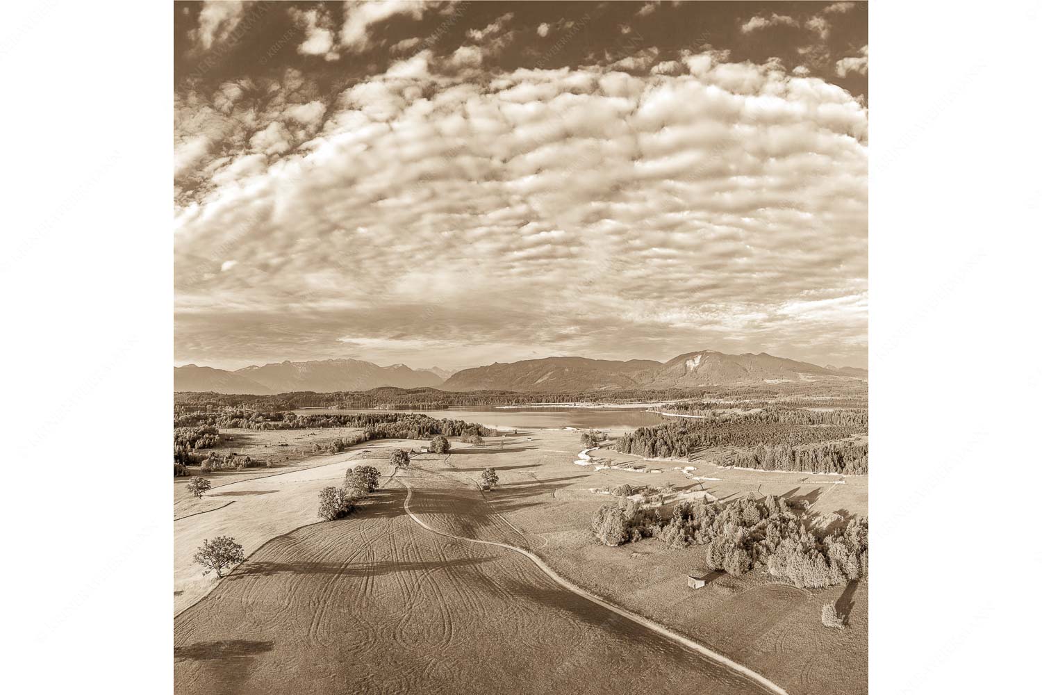 Blick über den Staffelsee zum Estergebirge und den Ammergebirge