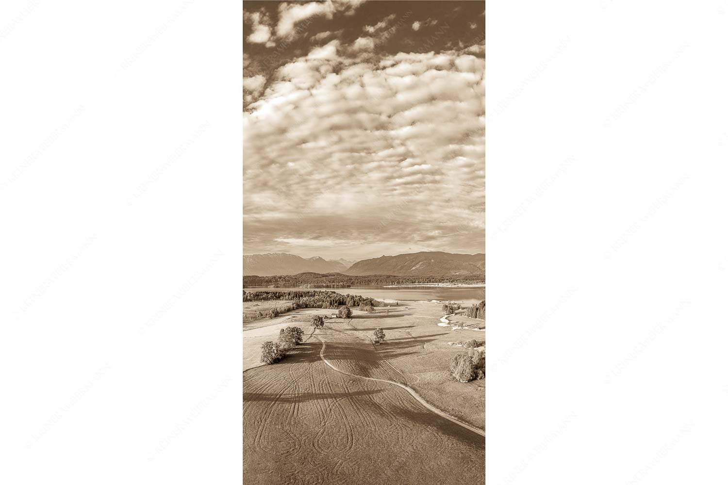 Blick über den Staffelsee zum Estergebirge und den Ammergebirge - Obersee - Seitenverhältnis 1:2 - Staffelsee - weitere Infos unter https://www.kriner-weiermann.de