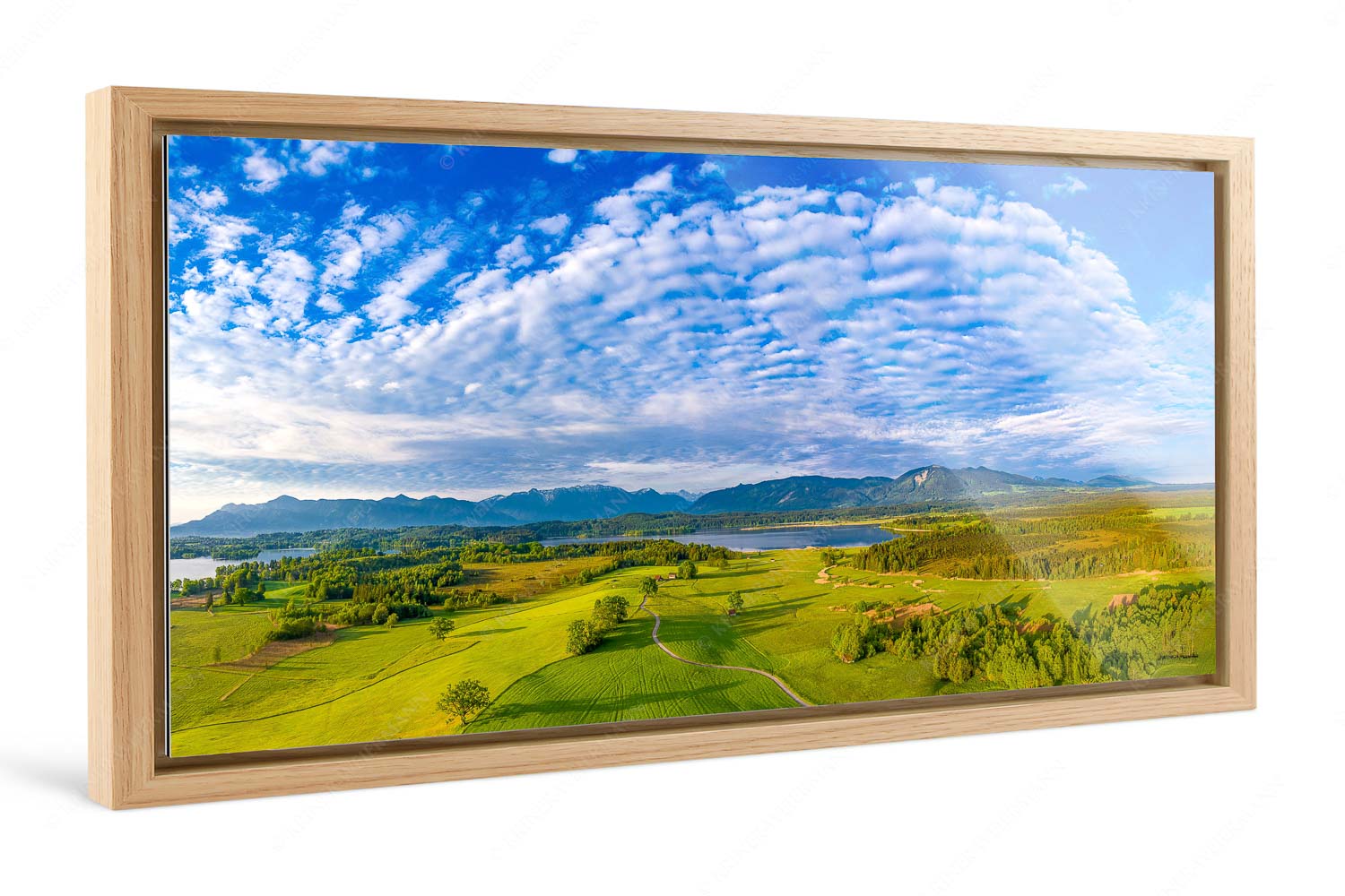 Obersee – Foto im Schattenfugen-Rahmen — Staffelsee Blick über den Staffelsee zum Estergebirge und den Ammergebirge - Obersee - Foto im Schattenfugen-Rahmen - Staffelsee - weitere Infos unter https://www.kriner-weiermann.de