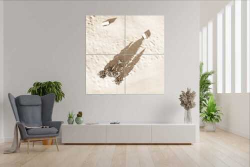 Blick auf eine Baumgruppe und Heustadel in Krün von Oben - Perspektive - 4er Split, Größe ca. 180x180cm, Seitenverhältnis 1:1 - Lange Schatten im Schnee - weitere Infos unter https://www.kriner-weiermann.de