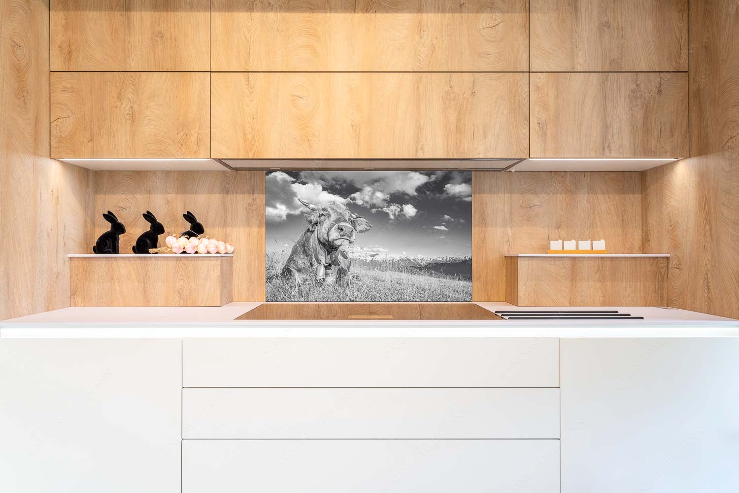 Reine Genusssache – Größe ca. 90x60cm, Seitenverhältnis 3:2 — Murnau-Werdenfelser Rind Murnau Werdenfelser Jungvieh genießt die Abendsonne im Estergebirge - Reine Genusssache - Größe ca. 90x60cm, Seitenverhältnis 3:2 - Murnau-Werdenfelser Rind - weitere Infos unter https://www.kriner-weiermann.de