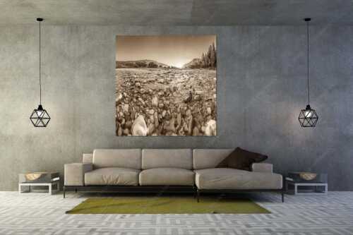 Blick über das Flussbett der Isar in den Sonnenaufgang am Karwendel - Rolling Stones - Größe ca. 160x160cm, Seitenverhältnis 1:1 - Isar Flussbett - weitere Infos unter https://www.kriner-weiermann.de