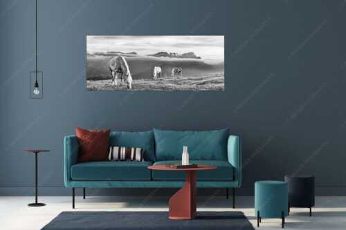 Haflinger Pferde auf der Sommerweide am Wank im Estergebirge mit Zugspitze im Hintergrund - Roßwank - Größe ca. 175x70cm, Seitenverhältnis 2,5:1 - Pferde im Estergebirge - weitere Infos unter https://www.kriner-weiermann.de