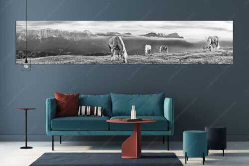 Haflinger Pferde auf der Sommerweide am Wank im Estergebirge mit Zugspitze im Hintergrund - Roßwank - Größe ca. 350x70cm, Seitenverhältnis 5:1 - Pferde im Estergebirge - weitere Infos unter https://www.kriner-weiermann.de