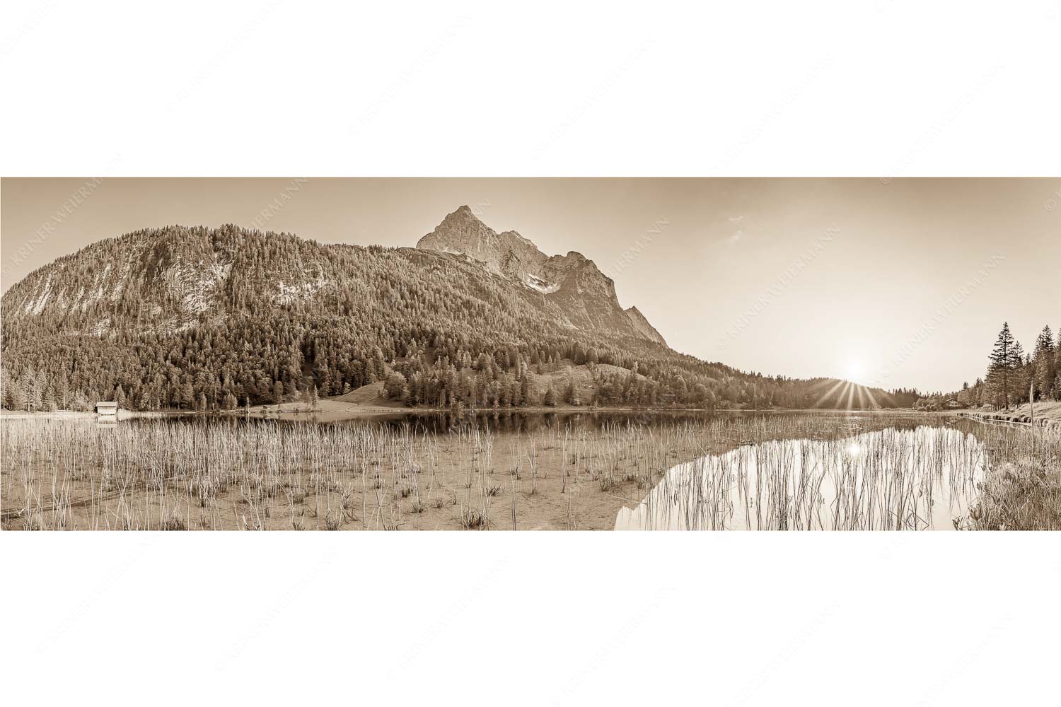Ruhige Momente – Seitenverhältnis 3:1 — Ferchensee mit Wetterstein Sonnenuntergang am Ferchensee mit Blick zu den Wettersteinspitzen