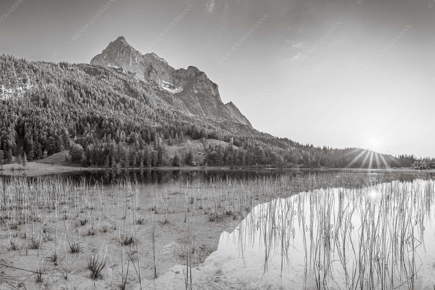 Ruhige Momente – Seitenverhältnis 3:2 — Ferchensee mit Wetterstein Sonnenuntergang am Ferchensee mit Blick zu den Wettersteinspitzen