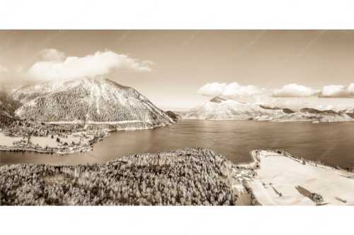 Blick über den winterlichen Walchensee zum Herzogstand und Jochberg - Ruhige See - Seitenverhältnis 2:1 - Winter am Walchensee - weitere Infos unter https://www.kriner-weiermann.de