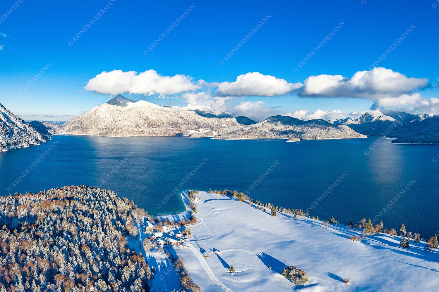 Ruhige See – Seitenverhältnis 3:2 — Winter am Walchensee Blick über den winterlichen Walchensee zum Herzogstand und Jochberg