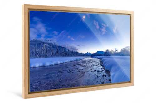 Isar bei Wallgau mit Blick zum Soierngebirge und den Arnspitzen - Sau kalt - Foto im Schattenfugen-Rahmen - Isar Winterabend - weitere Infos unter https://www.kriner-weiermann.de