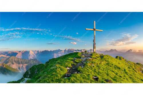 Blick vom Schafreiter ins Karwendelgebirge - Schafreiter Gipfelpanorama - Seitenverhältnis 2:1 - Schafreuter im Karwendel - weitere Infos unter https://www.kriner-weiermann.de