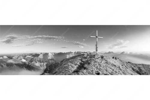 Blick vom Schafreiter ins Karwendelgebirge - Schafreiter Gipfelpanorama - Seitenverhältnis 3:1 - Schafreuter im Karwendel - weitere Infos unter https://www.kriner-weiermann.de