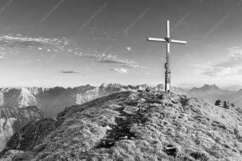 Blick vom Schafreiter ins Karwendelgebirge - Schafreiter Gipfelpanorama - Seitenverhältnis 3:2 - Schafreuter im Karwendel - weitere Infos unter https://www.kriner-weiermann.de