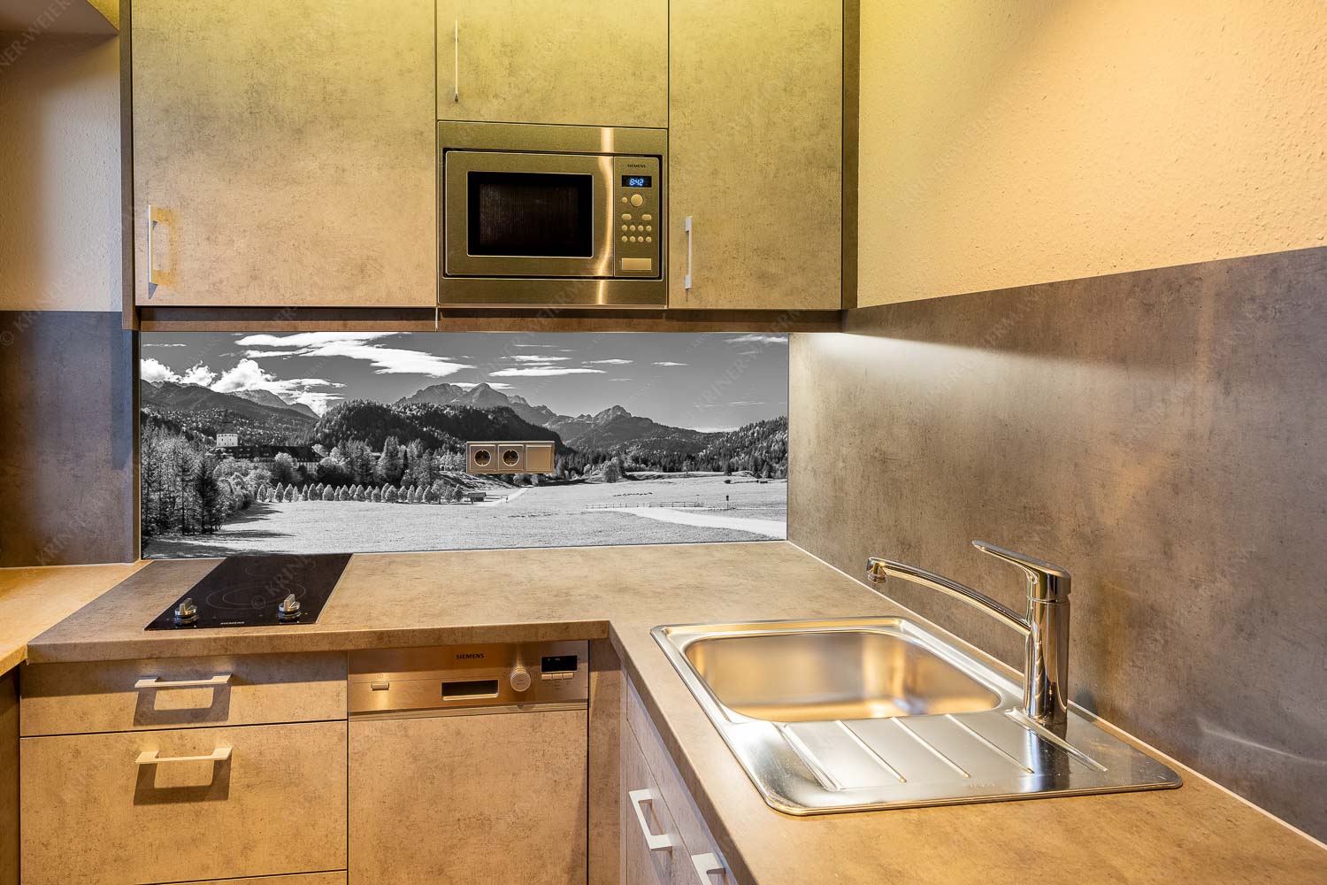 Schlossallee – Größe ca. 150x60cm, Seitenverhältnis 2,5:1 — Schloss Elmau mit Alpspitze Blick über Schloss Elmau zum Wettersteingebirge mit Hochblassen und Alpspitze - Schlossallee - Größe ca. 150x60cm, Seitenverhältnis 2,5:1 - Schloss Elmau mit Alpspitze - weitere Infos unter https://www.kriner-weiermann.de