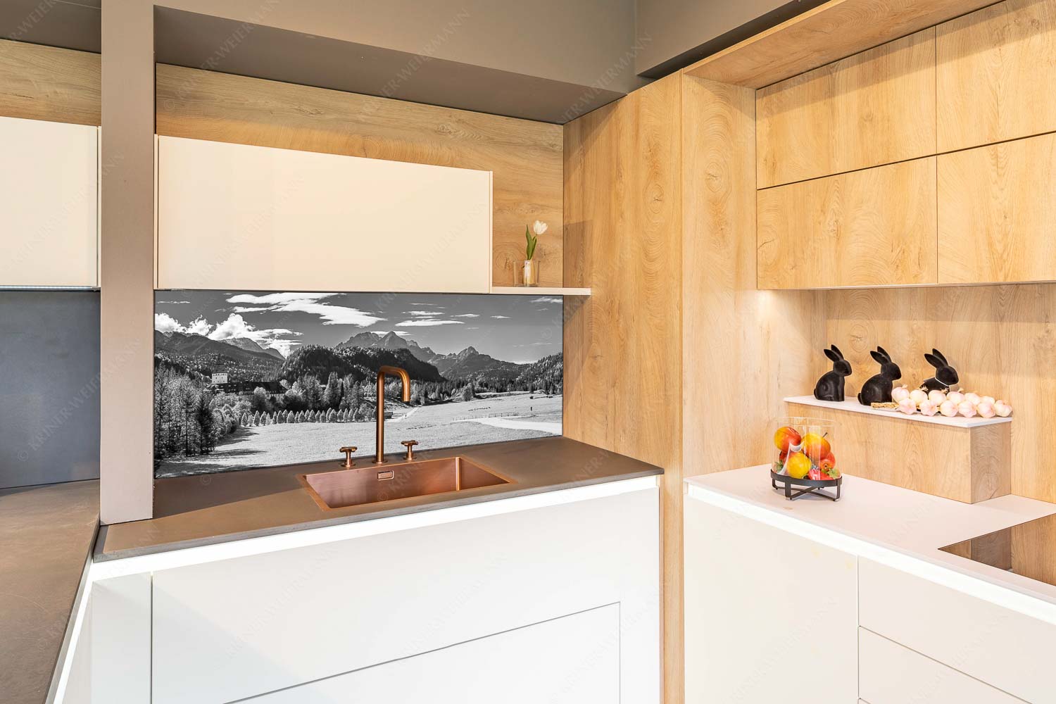 Schlossallee – Größe ca. 150x60cm, Seitenverhältnis 2,5:1 — Schloss Elmau mit Alpspitze Blick über Schloss Elmau zum Wettersteingebirge mit Hochblassen und Alpspitze - Schlossallee - Größe ca. 150x60cm, Seitenverhältnis 2,5:1 - Schloss Elmau mit Alpspitze - weitere Infos unter https://www.kriner-weiermann.de