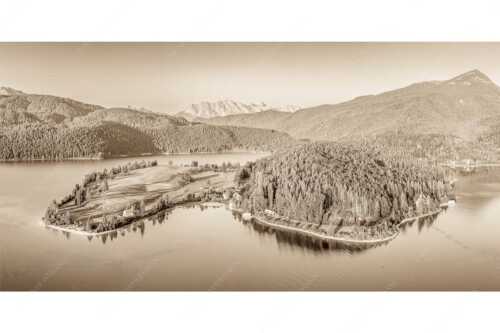 Blick über die Halbinsel Zwergern am Walchensee zum Wettersteingebirge - Schönes Bayern - Seitenverhältnis 2:1 - Walchensee - weitere Infos unter https://www.kriner-weiermann.de