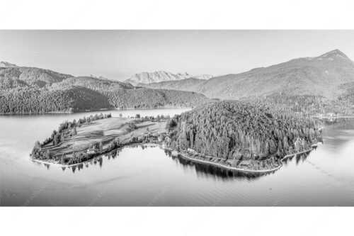 Blick über die Halbinsel Zwergern am Walchensee zum Wettersteingebirge - Schönes Bayern - Seitenverhältnis 2:1 - Walchensee - weitere Infos unter https://www.kriner-weiermann.de
