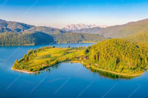 Blick über die Halbinsel Zwergern am Walchensee zum Wettersteingebirge - Schönes Bayern - Seitenverhältnis 3:2 - Walchensee - weitere Infos unter https://www.kriner-weiermann.de