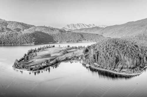 Blick über die Halbinsel Zwergern am Walchensee zum Wettersteingebirge - Schönes Bayern - Seitenverhältnis 3:2 - Walchensee - weitere Infos unter https://www.kriner-weiermann.de