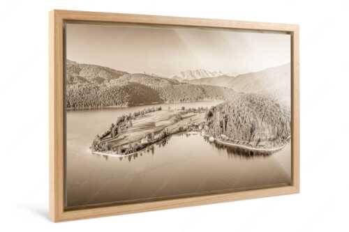 Blick über die Halbinsel Zwergern am Walchensee zum Wettersteingebirge - Schönes Bayern - Foto im Schattenfugen-Rahmen - Walchensee - weitere Infos unter https://www.kriner-weiermann.de
