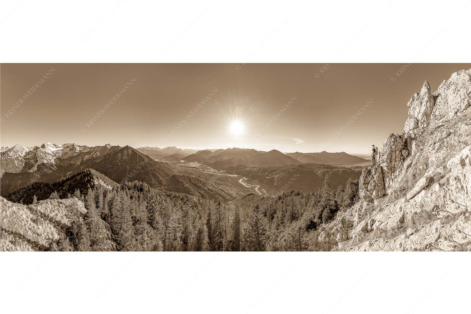 Schönes Isartal – Seitenverhältnis 2,5:1 — Bergsteigen im Soierngebirge Blick aus dem Soierngebirge über Oberes Isartal in den Sonnenuntergang