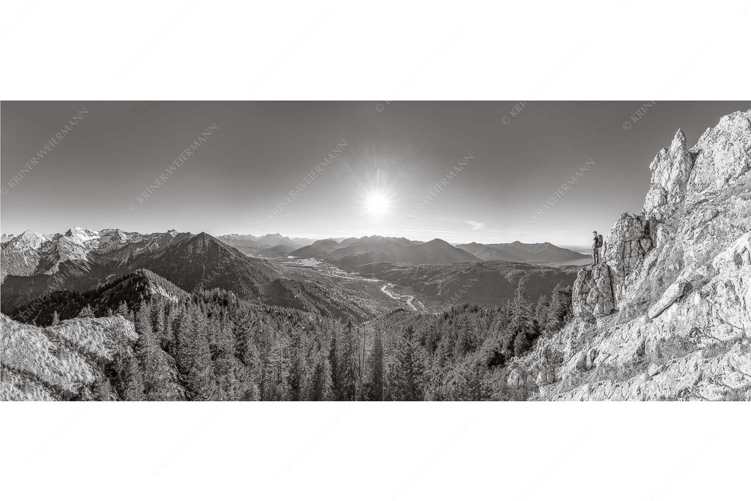 Schönes Isartal – Seitenverhältnis 2,5:1 — Bergsteigen im Soierngebirge Blick aus dem Soierngebirge über Oberes Isartal in den Sonnenuntergang