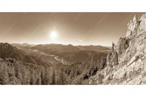 Blick aus dem Soierngebirge über Oberes Isartal in den Sonnenuntergang - Schönes Isartal - Seitenverhältnis 2:1 - Bergsteigen im Soierngebirge - weitere Infos unter https://www.kriner-weiermann.de