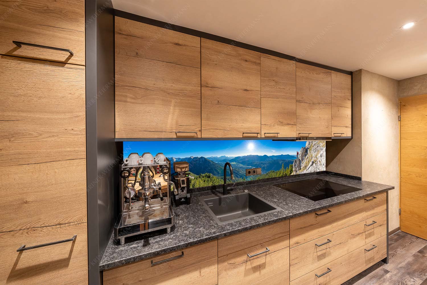 Schönes Isartal – Größe ca. 270x54cm, Seitenverhältnis 5:1 — Bergsteigen im Soierngebirge Blick aus dem Soierngebirge über Oberes Isartal in den Sonnenuntergang - Schönes Isartal - Größe ca. 270x54cm, Seitenverhältnis 5:1 - Bergsteigen im Soierngebirge - weitere Infos unter https://www.kriner-weiermann.de