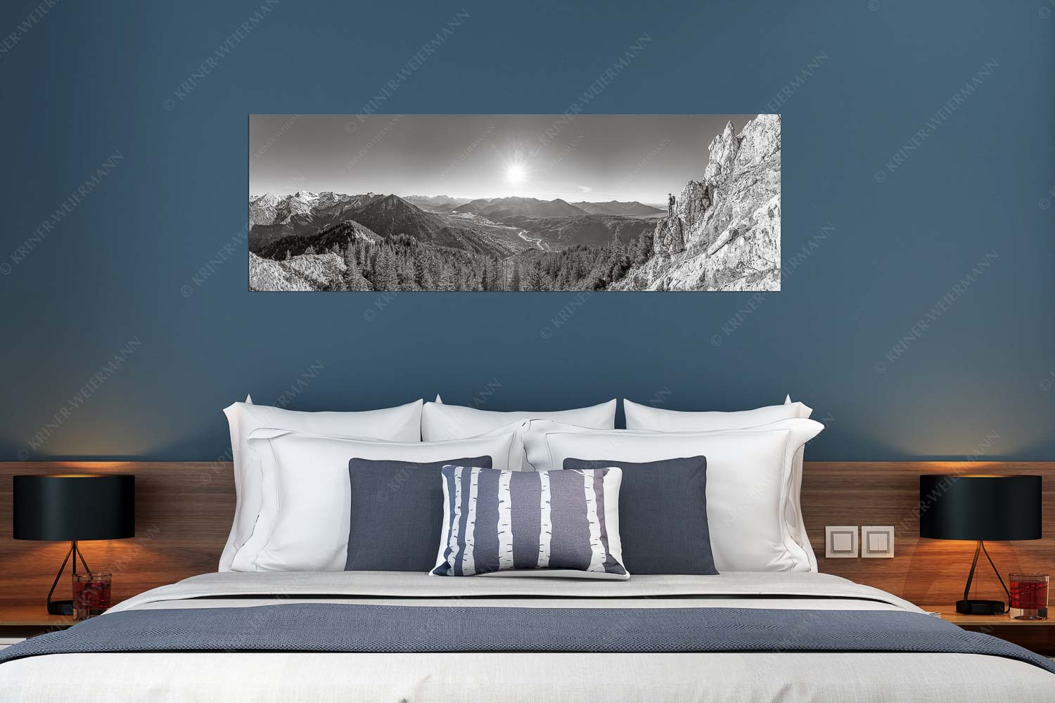 Schönes Isartal – Größe ca. 180x60cm, Seitenverhältnis 3:1 — Bergsteigen im Soierngebirge Blick aus dem Soierngebirge über Oberes Isartal in den Sonnenuntergang - Schönes Isartal - Größe ca. 180x60cm, Seitenverhältnis 3:1 - Bergsteigen im Soierngebirge - weitere Infos unter https://www.kriner-weiermann.de