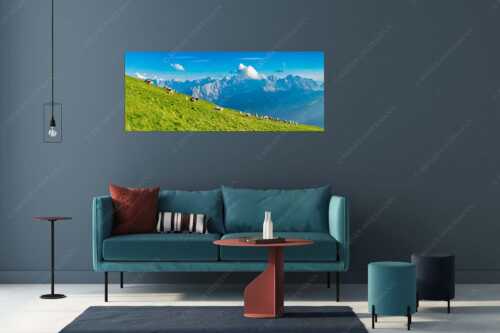 Bergschafe am Schafreiter mit Blick zum Karwendelhauptkamm - Schönste Karwendelweiden - Größe ca. 175x70cm, Seitenverhältnis 2,5:1 - Schafe im Karwendel - weitere Infos unter https://www.kriner-weiermann.de