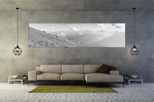 Bergschafe am Schafreiter mit Blick zum Karwendelhauptkamm - Schönste Karwendelweiden - Größe ca. 320x80cm, Seitenverhältnis 4:1 - Schafe im Karwendel - weitere Infos unter https://www.kriner-weiermann.de