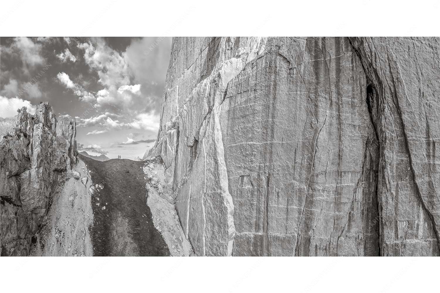 Kletterer vor der Schnitlwand an der Speckkarspitze im Karwendelgebirge