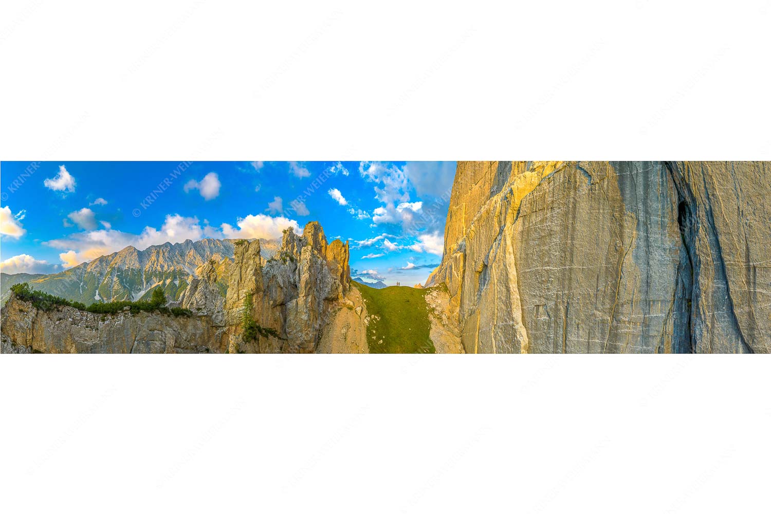 Schwer beeindruckt – Seitenverhältnis 4:1 — Schnitlwand Halleranger Karwendel Kletterer vor der Schnitlwand an der Speckkarspitze im Karwendelgebirge