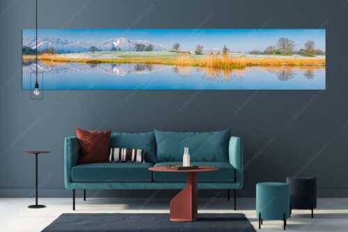 Blick über die Ach bei Uffing zum Hörnle in den Ammergauer Alpen - Silentium - Größe ca. 350x70cm, Seitenverhältnis 5:1 - Ach bei Uffing mit Hörnle - weitere Infos unter https://www.kriner-weiermann.de