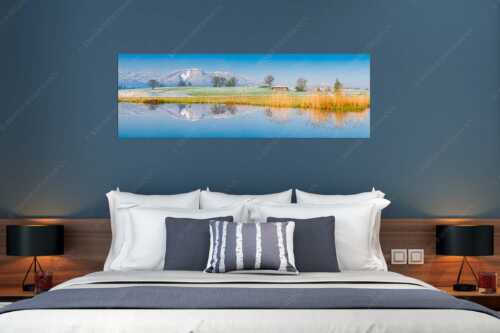 Blick über die Ach bei Uffing zum Hörnle in den Ammergauer Alpen - Silentium - Größe ca. 180x60cm, Seitenverhältnis 3:1 - Ach bei Uffing mit Hörnle - weitere Infos unter https://www.kriner-weiermann.de