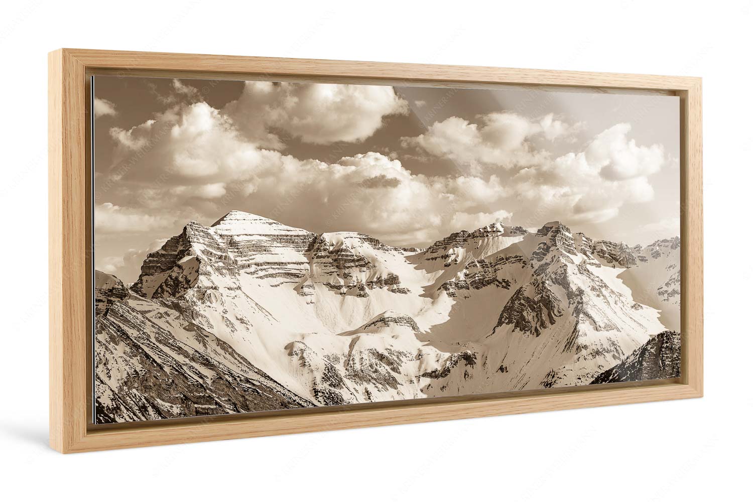 Soiernkessel – Foto im Schattenfugen-Rahmen — Soiernspitze im Winter Blick zur Soiern- und Reissende Lahnspitze im Winter - Soiernkessel - Foto im Schattenfugen-Rahmen - Soiernspitze im Winter - weitere Infos unter https://www.kriner-weiermann.de