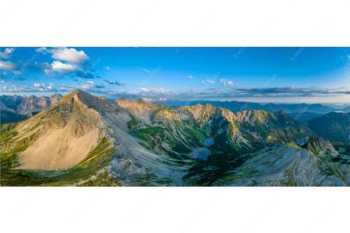 Blick auf Soiernspitze, die Soiernlache und die beiden Soiernseen - Soiernwasser - Seitenverhältnis 2,5:1 - Soiernspitze und Soiernseen - weitere Infos unter https://www.kriner-weiermann.de