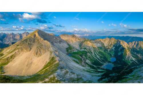 Blick auf Soiernspitze, die Soiernlache und die beiden Soiernseen - Soiernwasser - Seitenverhältnis 2:1 - Soiernspitze und Soiernseen - weitere Infos unter https://www.kriner-weiermann.de