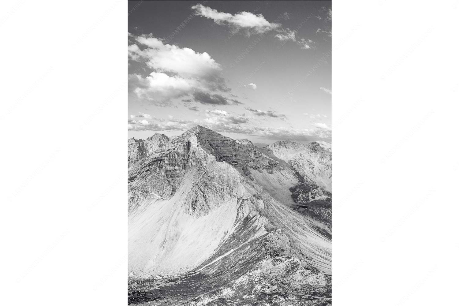 Blick auf Soiernspitze, die Soiernlache und die beiden Soiernseen