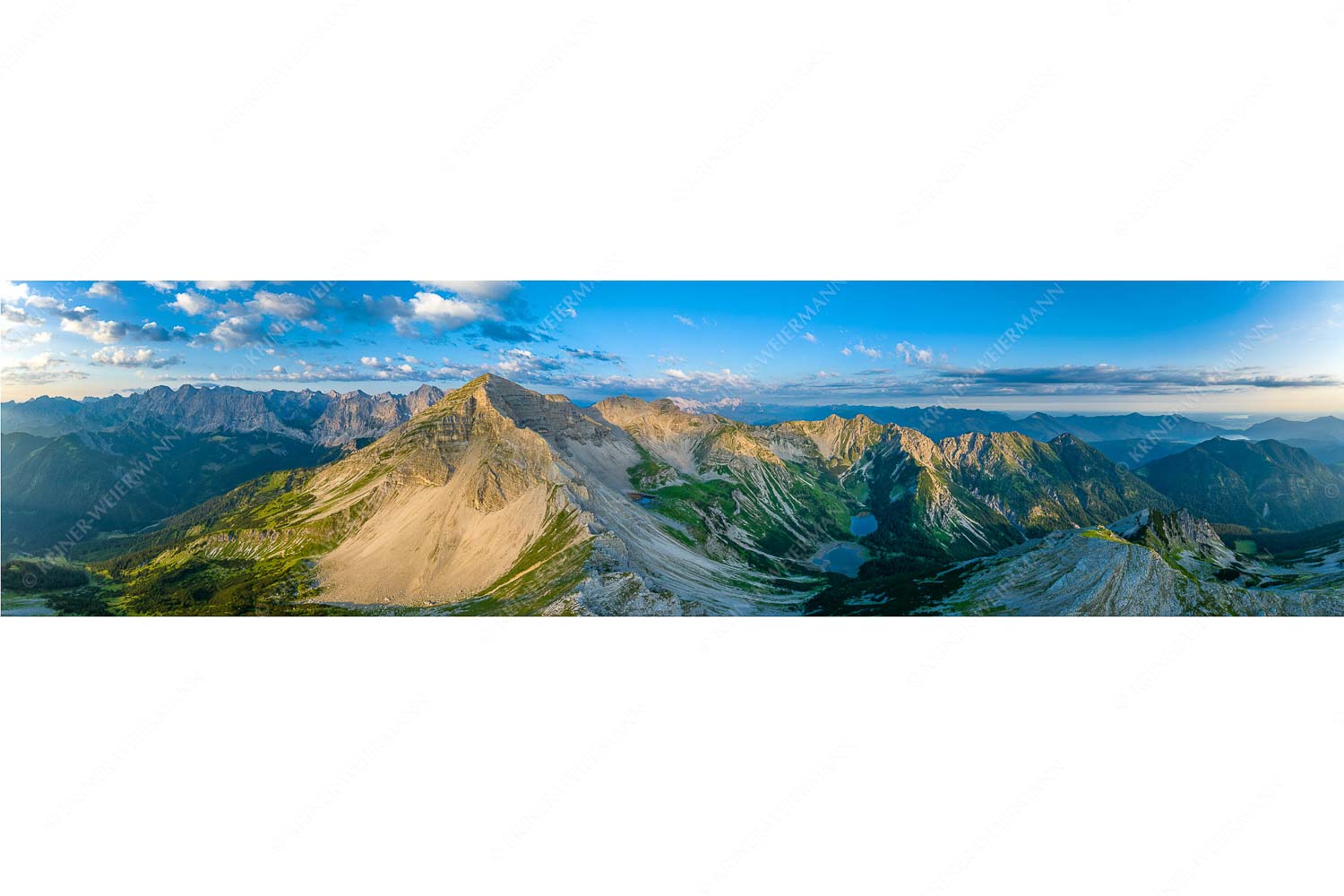 Blick auf Soiernspitze, die Soiernlache und die beiden Soiernseen - Soiernwasser - Seitenverhältnis 4:1 - Soiernspitze und Soiernseen - weitere Infos unter https://www.kriner-weiermann.de