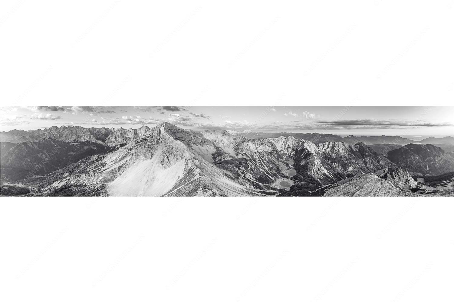 Blick auf Soiernspitze, die Soiernlache und die beiden Soiernseen
