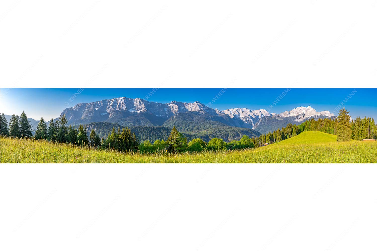 Blick zum Eckbauer und dem Wettertsteingebirge mit Alpspitze und Zugspitze
