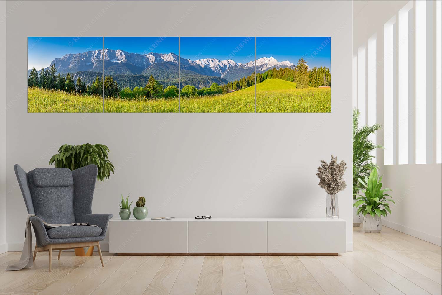 Sommerwiesenpanorama – 4er Split, Größe ca. 280x70cm, Seitenverhältnis 4:1 — Wetterstein mit Zugspitzmassiv Blick zum Eckbauer und dem Wettertsteingebirge mit Alpspitze und Zugspitze - Sommerwiesenpanorama - 4er Split, Größe ca. 280x70cm, Seitenverhältnis 4:1 - Wetterstein mit Zugspitzmassiv - weitere Infos unter https://www.kriner-weiermann.de