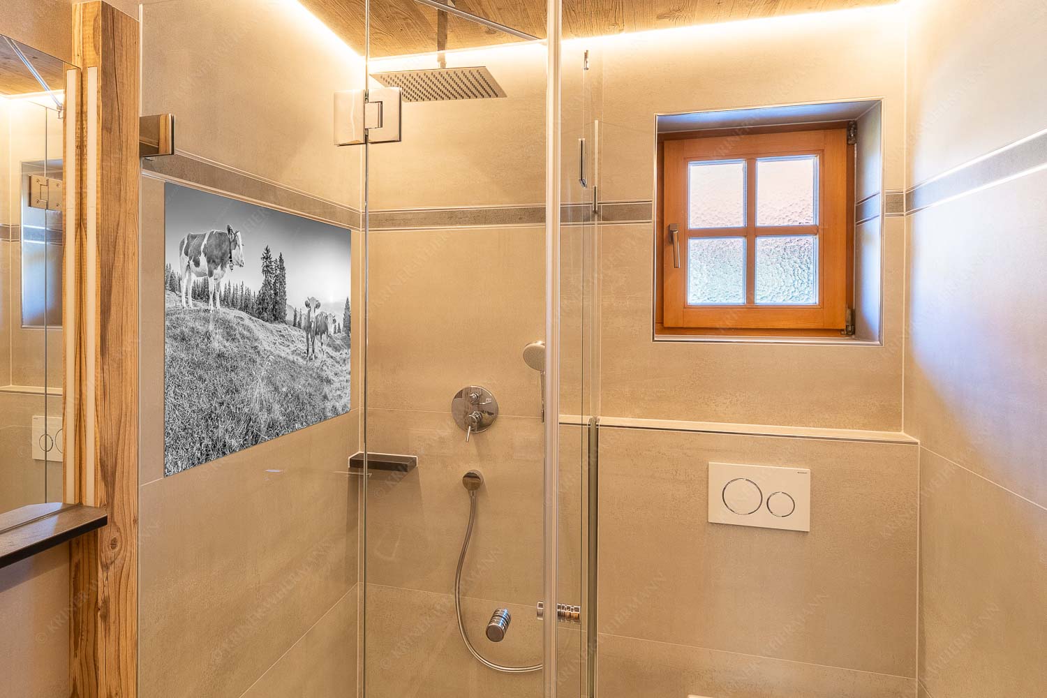 Sonnenaufgang auf der Alm – Größe ca. 120x80cm, Seitenverhältnis 3:2 — Kälber auf der Wallgaueralm Zwei junge Rinder auf der Wallgauer Alm im Estergebirge bei Sonnenaufgang - Sonnenaufgang auf der Alm - Größe ca. 120x80cm, Seitenverhältnis 3:2 - Kälber auf der Wallgaueralm - weitere Infos unter https://www.kriner-weiermann.de