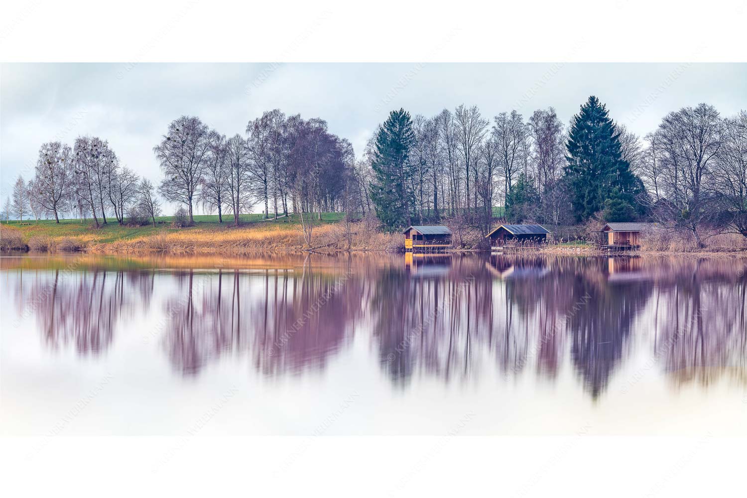Spieglein-Spieglein – Seitenverhältnis 2:1 — Bootshütten am Staffelsee Spiegelungen am Staffelsee in Uffing