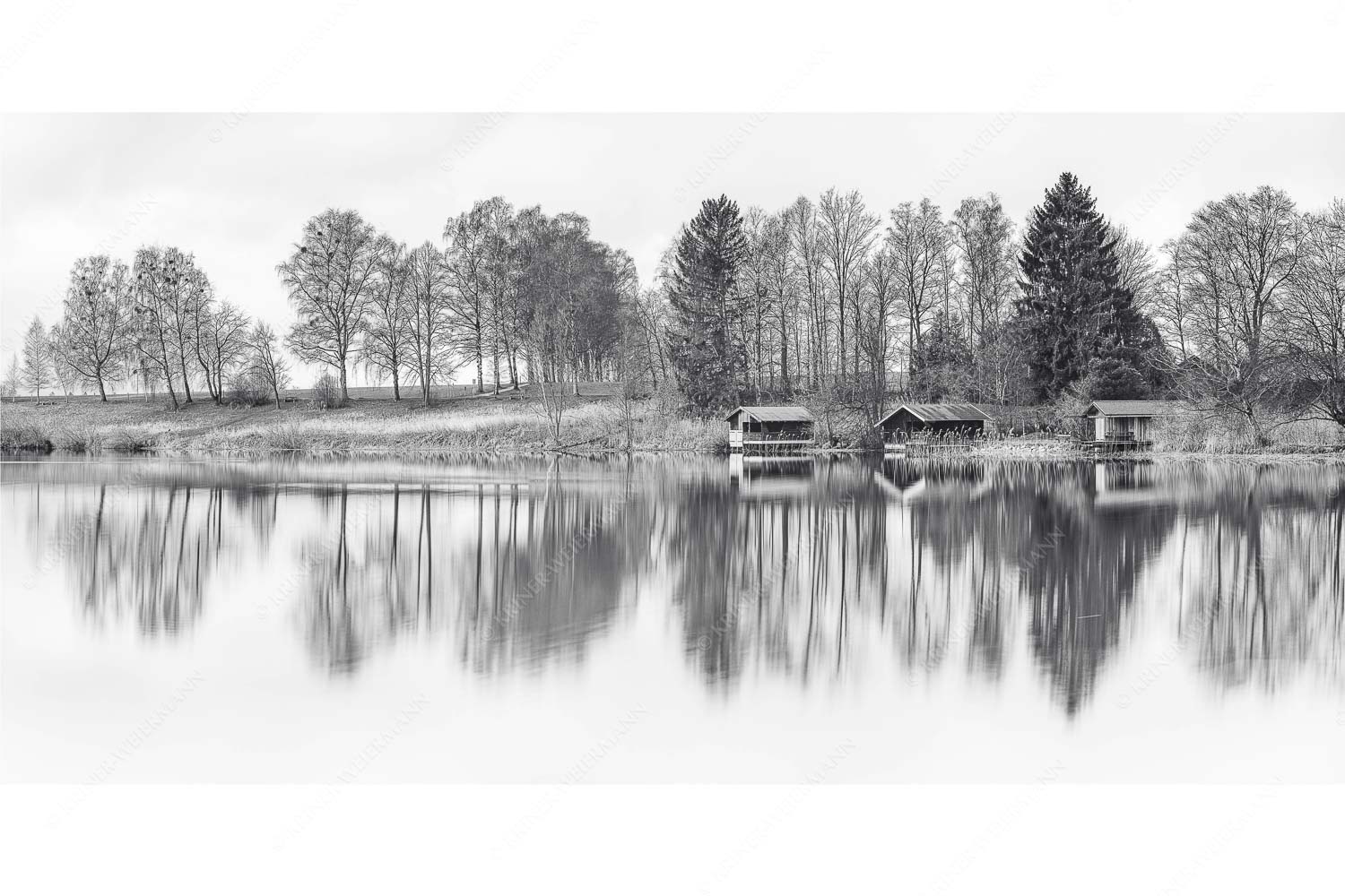Spieglein-Spieglein – Seitenverhältnis 2:1 — Bootshütten am Staffelsee Spiegelungen am Staffelsee in Uffing